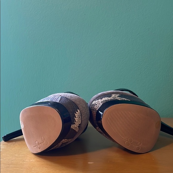 Jessica Simpson platform heels - Picture 3 of 6